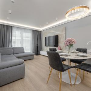 Elegant Apartment with Balcony by the Oder River in Wrocław by Renters Prestige