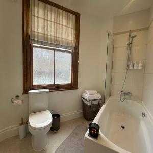 Entire Flat In the Diamond of Battersea