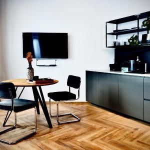 Lujza B Studio 42