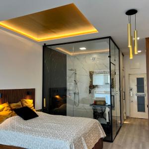 Golden Studio at Erzsebet bridge