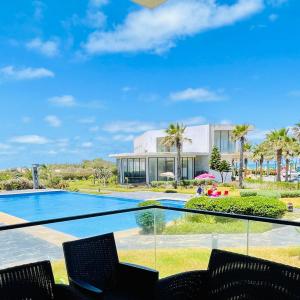 Appartement de 150 m2 en front de mer avec 6 piscines