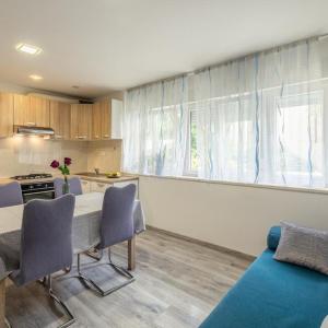 Central Apartment Josko - Combine parking&beach&old town