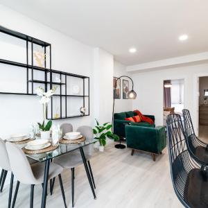 Wekey Homes, Ángel Deluxe Apartment with Parking