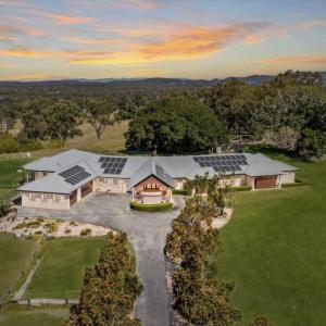 Luxury Range Stay! 6 Bedroom 4 Bathroom