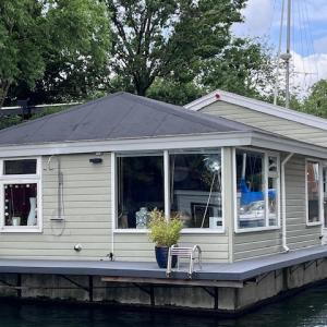 Bed and breakfast private accommodation at Amsterdam Houseboat