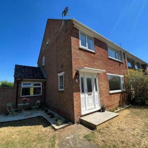 Whole house with 4 bedrooms open NOW for contractor or holiday bookings- near Abingdon and Oxford