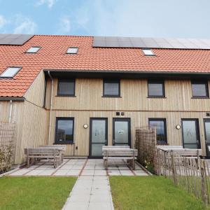 Family-Friendly Villa in Leons