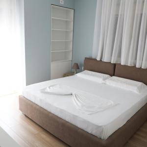 See side Apartment