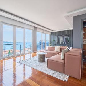Modern Duplex Bosphorus View Apartment with Teracce