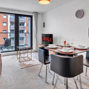 Central Suite Near Mailbox, King Bed, Ping Pong, Netflix, Sleeps 4