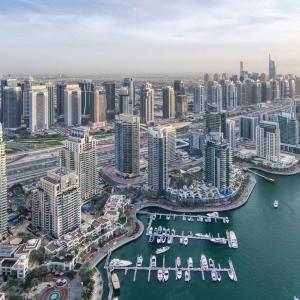 Stylish 3BR Apartment in Dubai Marina with Pool, Gym, and Views