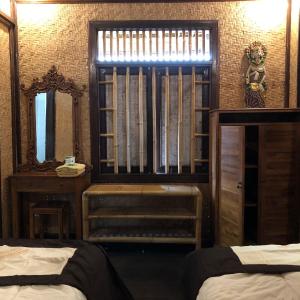 1BD guest house in family compound1, 15 minute walk to yoga barn