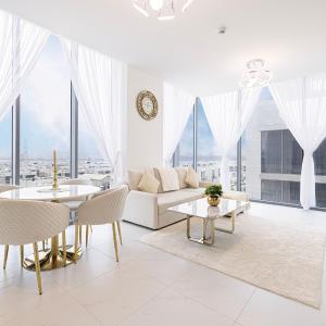 Luxury Apt Burj Khalifa, Sunset and Lagoon view