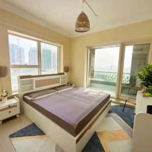 Lavish Bohemian 1 BR in Marina with Rooftop Pool