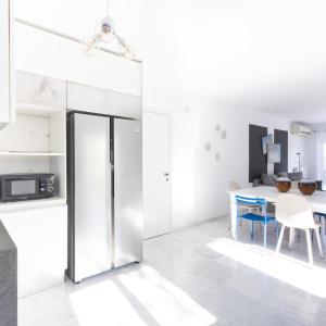 Elegant Coastal Haven Fully Renovated 3-Bedroom Apartment