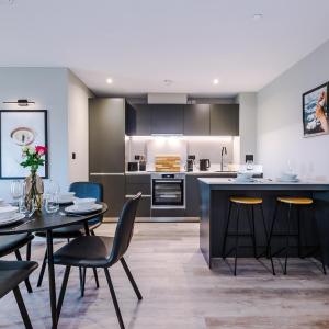 Premium 3 Bed Apartment City Centre - Free Parking