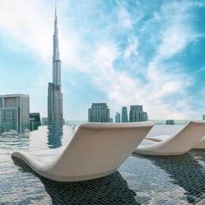64th Floor Highest Downtown Infinity Pool Burj Khalifa View