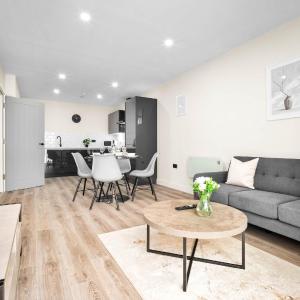 Stylish Two Bedroom - City Centre - New Executive Development - JQ 6AH