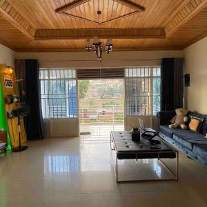 House - Sleeps 6 - Parking - Garden