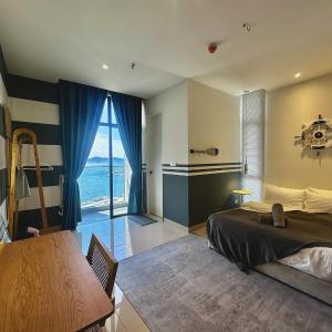 The Shore by D' Hannah Suite - Seaview