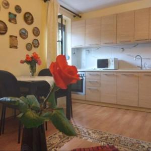 Cozy apartment, near US Embassy!