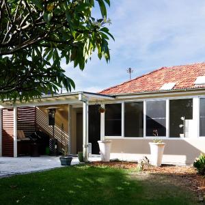 Home Away From Home - 3 Bedroom House Sleeps 6 - Parking