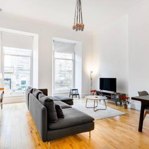 Incredible contemporary flat in heart of west end