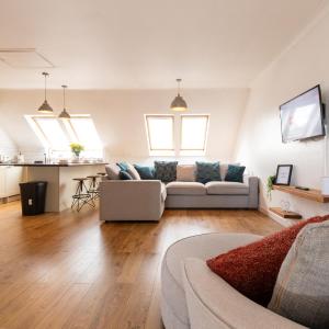 Luxury City Centre Apartment With Private Parking