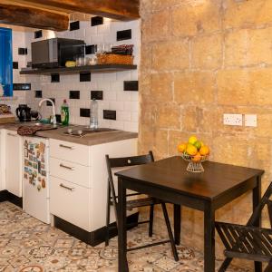 75 St Christopher Street, Valletta
