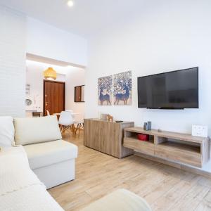 Athens central train station flat for 4 persons