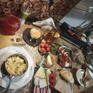 Niewielki pokój dla jednej osoby lub pary.