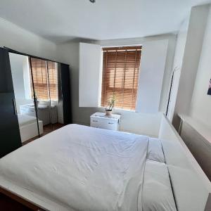 One Bedroom Flat Nine Elms SW8