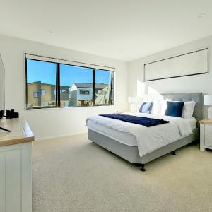 Stunning Three bedroom Unit in Forrest Hill