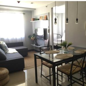 Spacious Rustic Condo in Resorts World across NAIA 3
