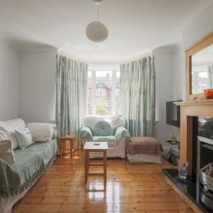 Spacious Home in Windsor with Parking & Garden - Pass the Keys