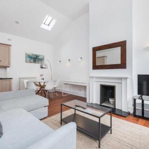 The Upper House - Fitzrovia - by Frankie Says
