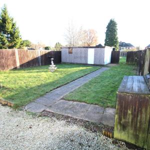 Large 3 Bed Bungalow - Parking - Garden
