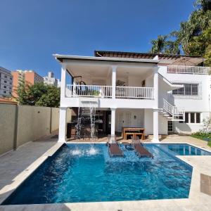 Lindo casarão com piscina para Eventos