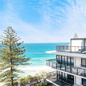 By The Beach - Clubb Coolum Beachside Resort
