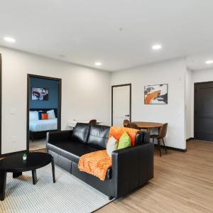 CozySuites on Mass with garage parking #3