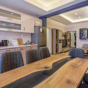 3BDR, Top Center Retreat, Sofia Heart, FREE Parking