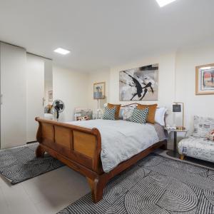 Leamington Park Studio with Parking