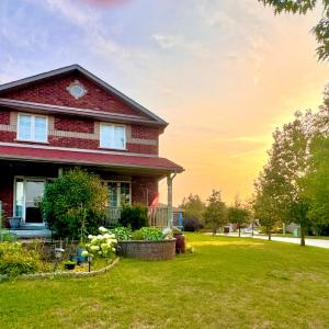 Spacious 4-Bedroom Home in Desirable Barrie Neighborhood