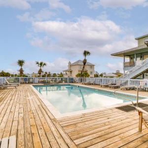 Gulf Shores Condo w/ Pool: Walk to Beaches!