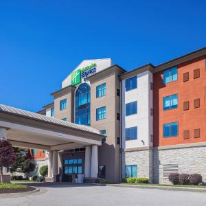 Holiday Inn Express & Suites Kansas City Airport by IHG