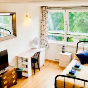 Spacious Double Room by Batteresa Park - Zone 1