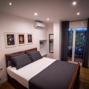 My Secret Garden rooms - Apartment with 2 private rooms, separate baths and balcony garden
