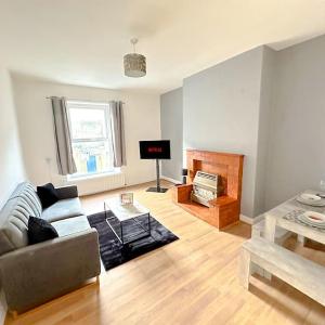 Modern 1 Bed Apartment In Morpeth - Contractors