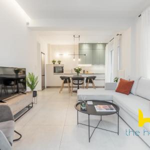 Stylish 2-BDR Apt in Centre of Athens By The Homis