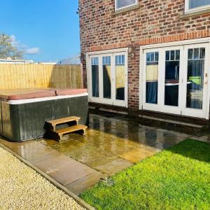Barn near York with hot tub - Perfect for Groups and Families